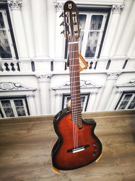 MARTINEZ HISPANIA RED COGNAC (COÑAC) GUITARRA CLASICA DE ESCENARIO