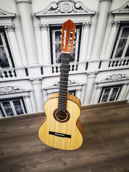 Guitarra Caro Amplificada modelo Flamenca 82