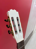 Guitarra Flamenca Caro Modelo Albina – Tapa Maciza de Pino Abeto Alemán, Cuerpo de Ciprés Laminado, Color Blanco (Tamaño 4/4)