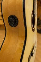 Pack de Guitarra Caro modelo 82 amplificada con previo OS1 + Funda Acolchada + Amplificador