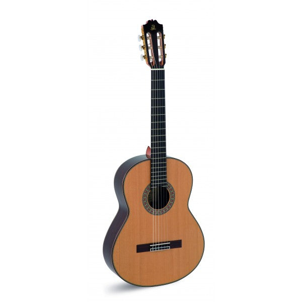 GUITARRA CLÁSICA ADMIRA A20 ELECTRIFICADA CON FISHMAN SERIE ARTESANÍA
